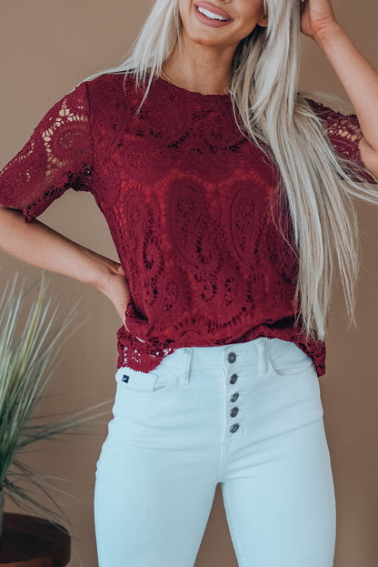 Haut décontracté à manches courtes avec superposition de dentelle et de crochet 