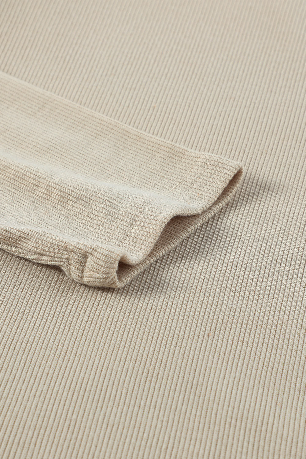 Haut en maille côtelée à col rond fendu kaki