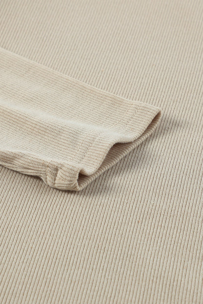 Haut en maille côtelée à col rond fendu kaki