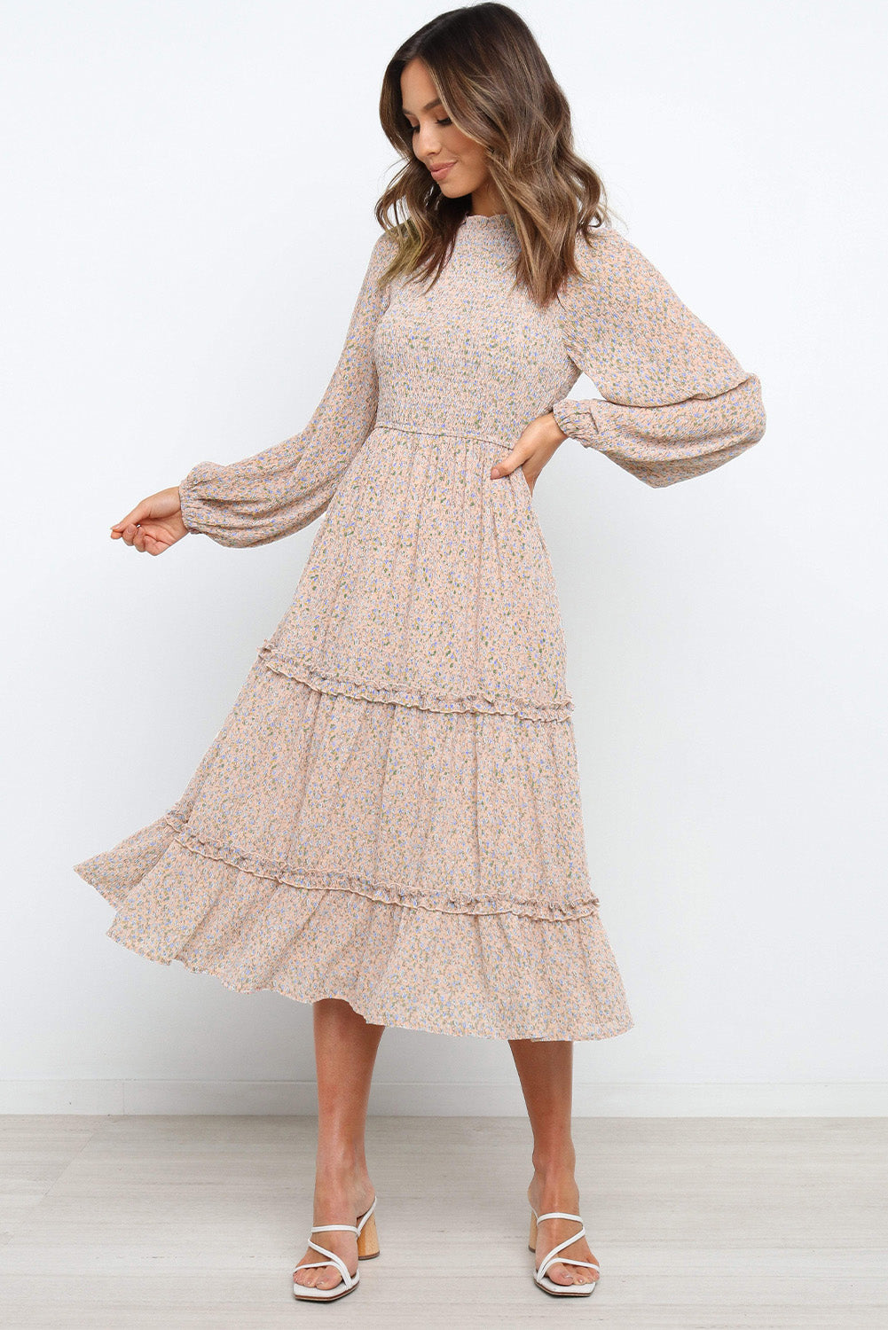 Robe fleurie à volants et manches lanternes 