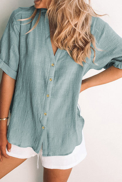 Camisa holgada de manga corta con botones y cuello en V 