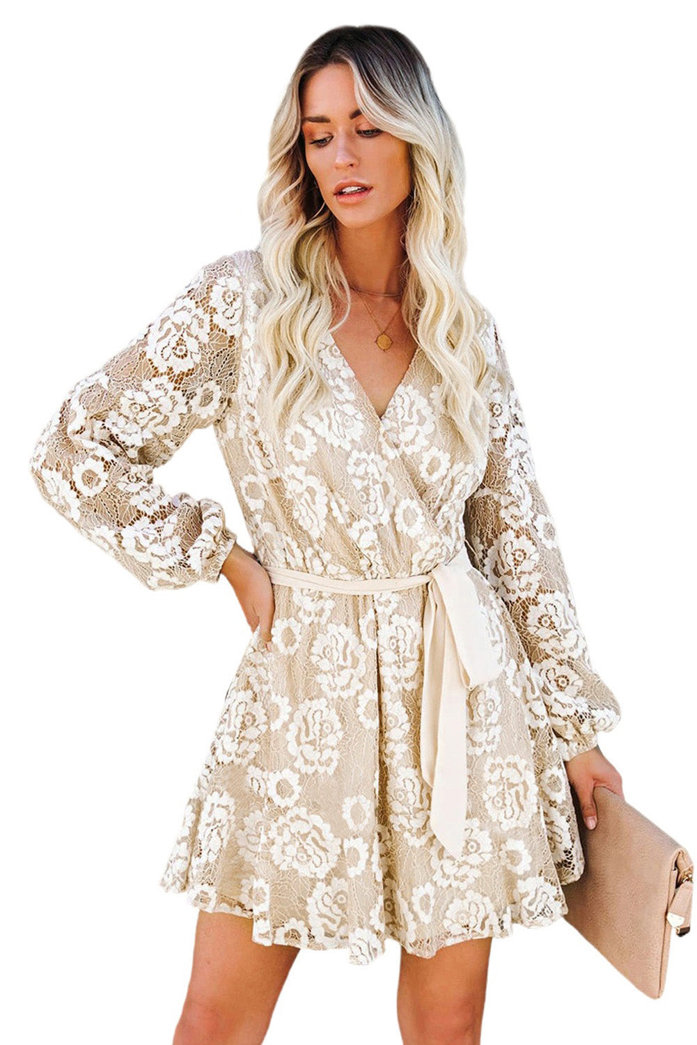 Mini-robe cache-cœur en dentelle au crochet avec col en V et ceinture