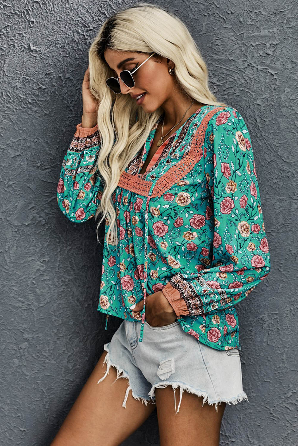 Chemisier fleuri à col en V et manches lanternes