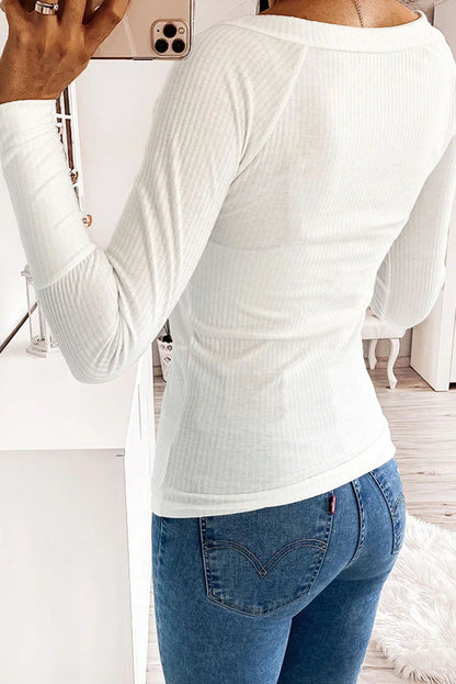 Haut plissé texturé côtelé à col en V et manches longues boutonnées