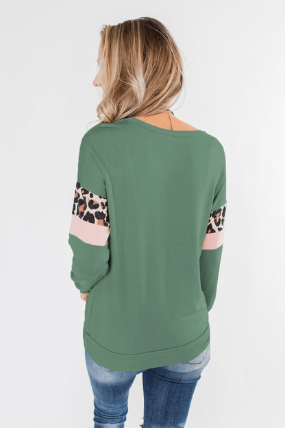 Blusa con bolsillo de rayas de leopardo de manga larga en color menta