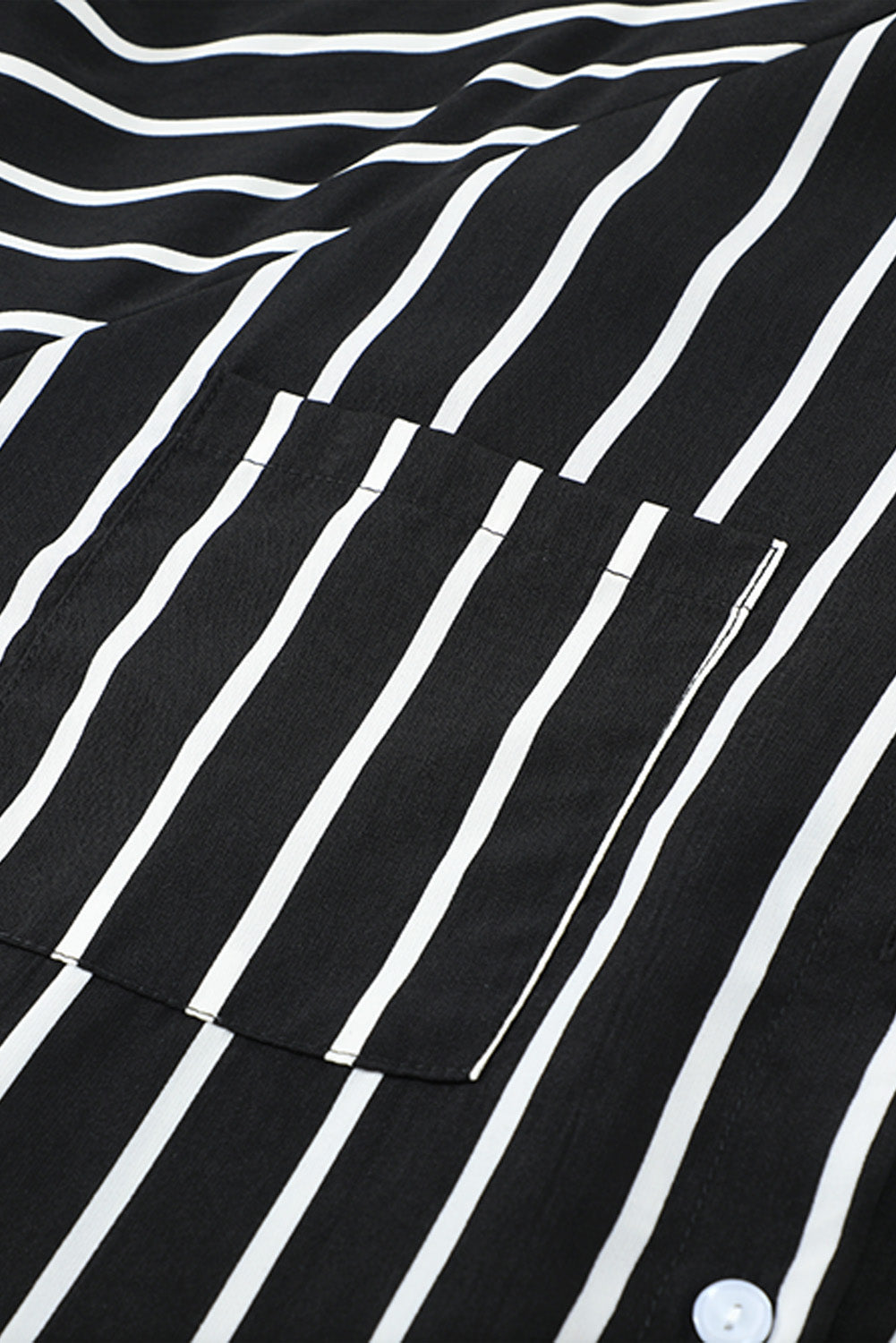 Chemise boutonnée rayée à poches et fentes 