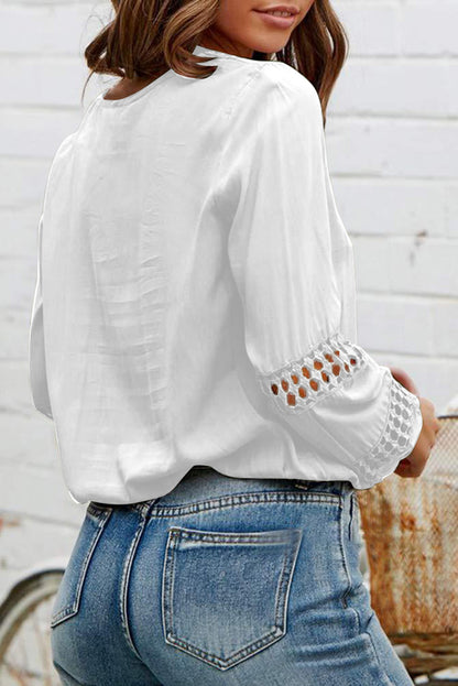 Blusa calada de croché con cuello en V profundo