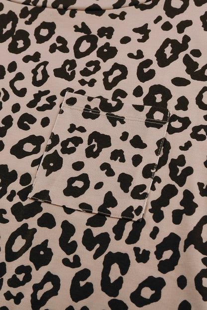 Camiseta con estampado de camuflaje y cuello redondo con bolsillo