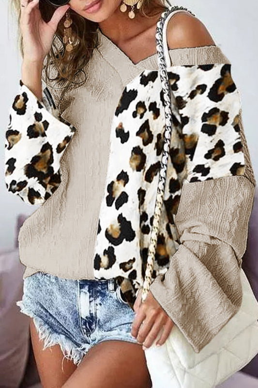 Jersey asimétrico con patchwork de leopardo y manga ancha con cuello en V beige