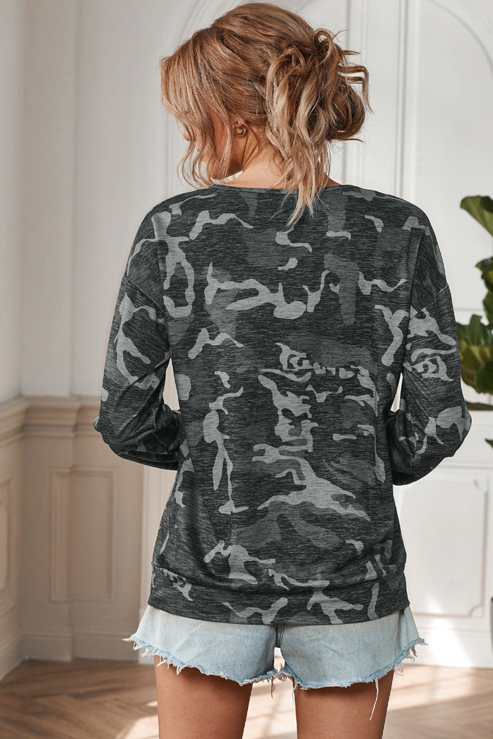 Chemisier camouflage à col en V ajouré