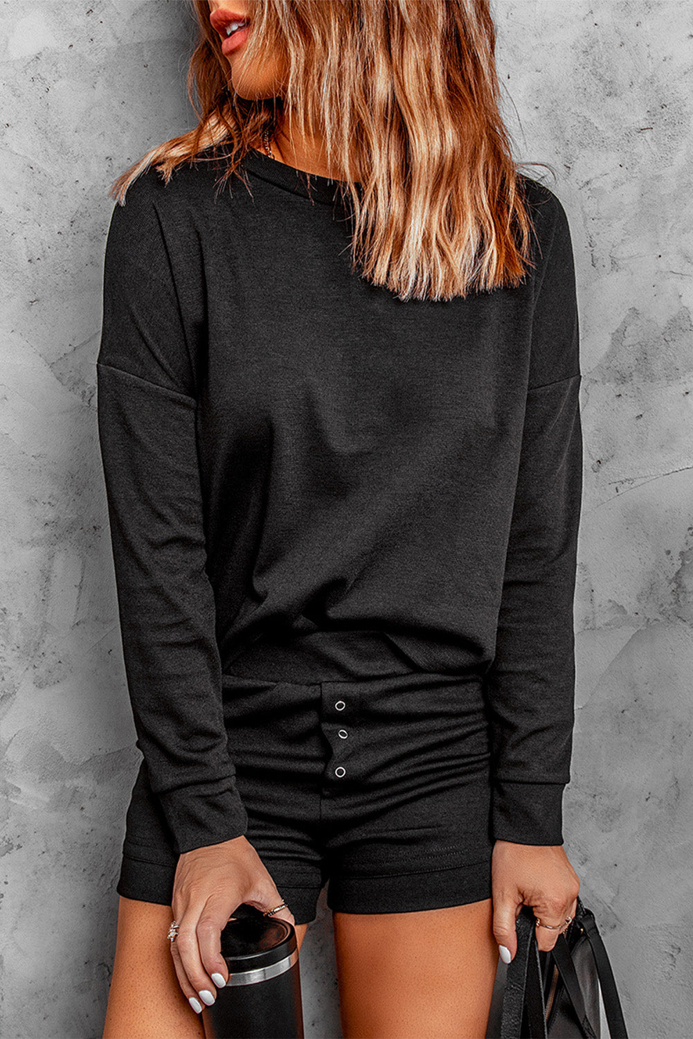 Ensemble deux pièces haut à manches tombantes et short en tricot côtelé gris