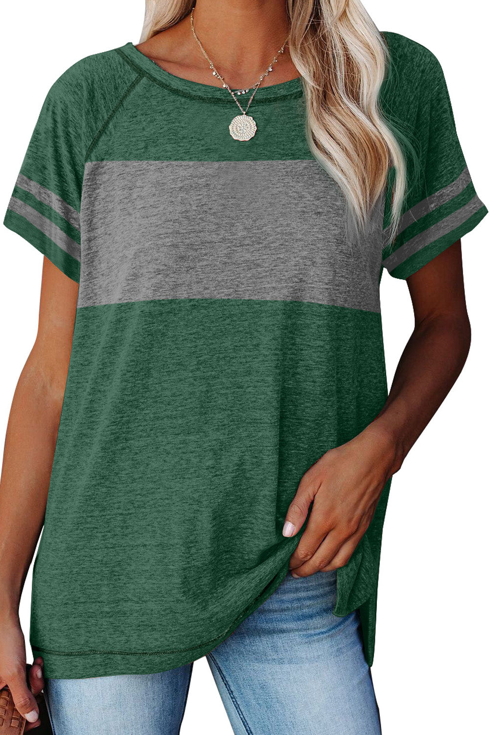 Camiseta con manga a rayas y bloques de color