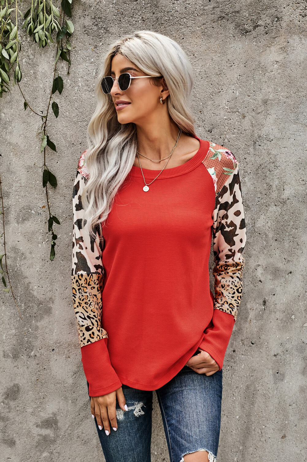 Haut en tricot gaufré à imprimés multiples et manches color-block 