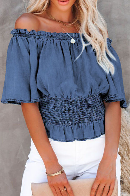 Top con hombros descubiertos y cintura fruncida 