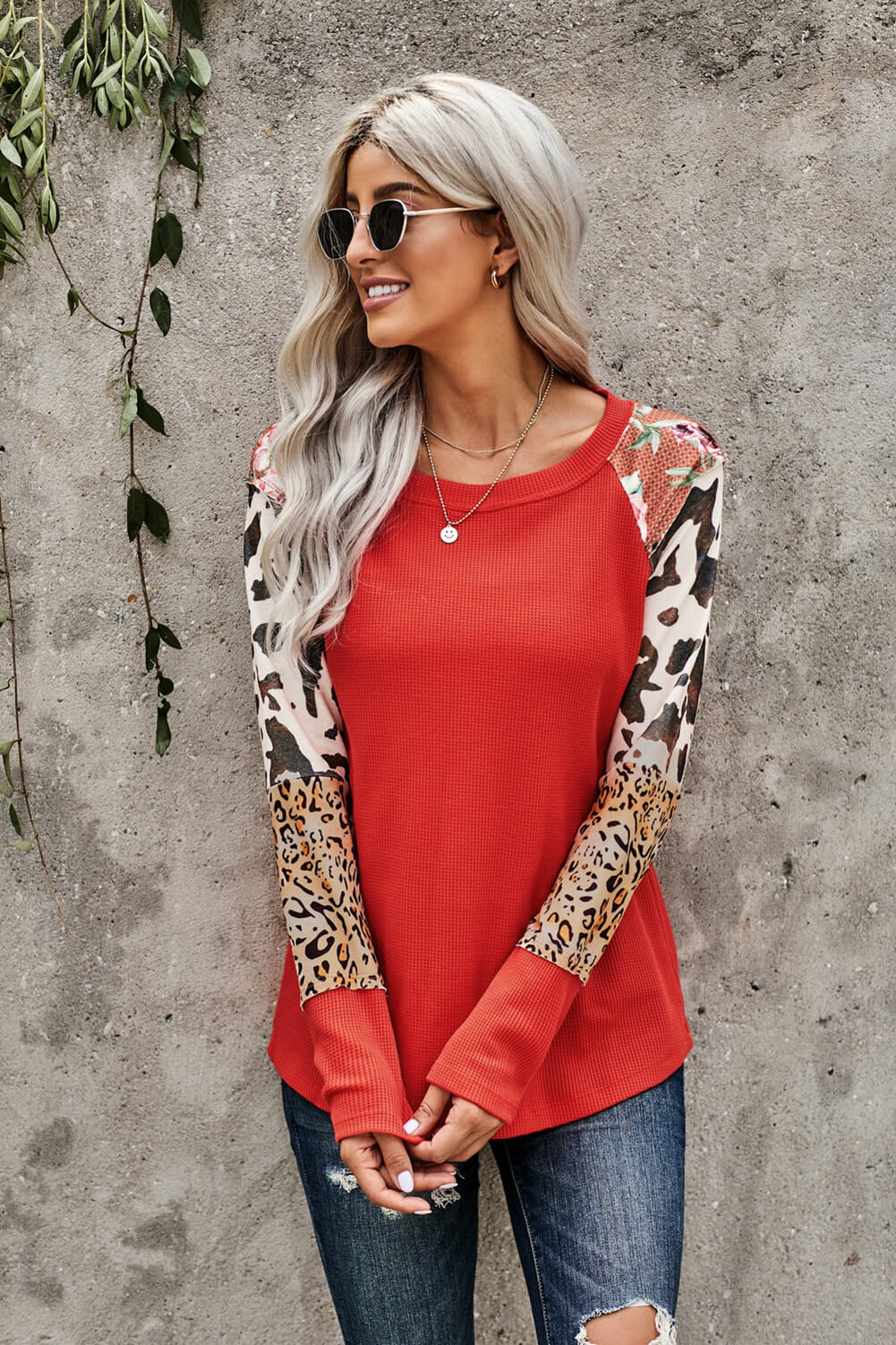 Haut en tricot gaufré à imprimés multiples et manches color-block 