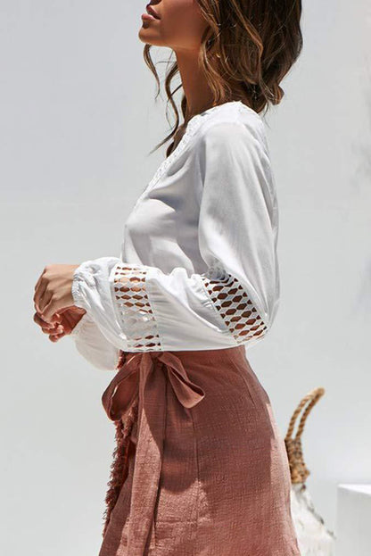 Blusa calada de croché con cuello en V profundo