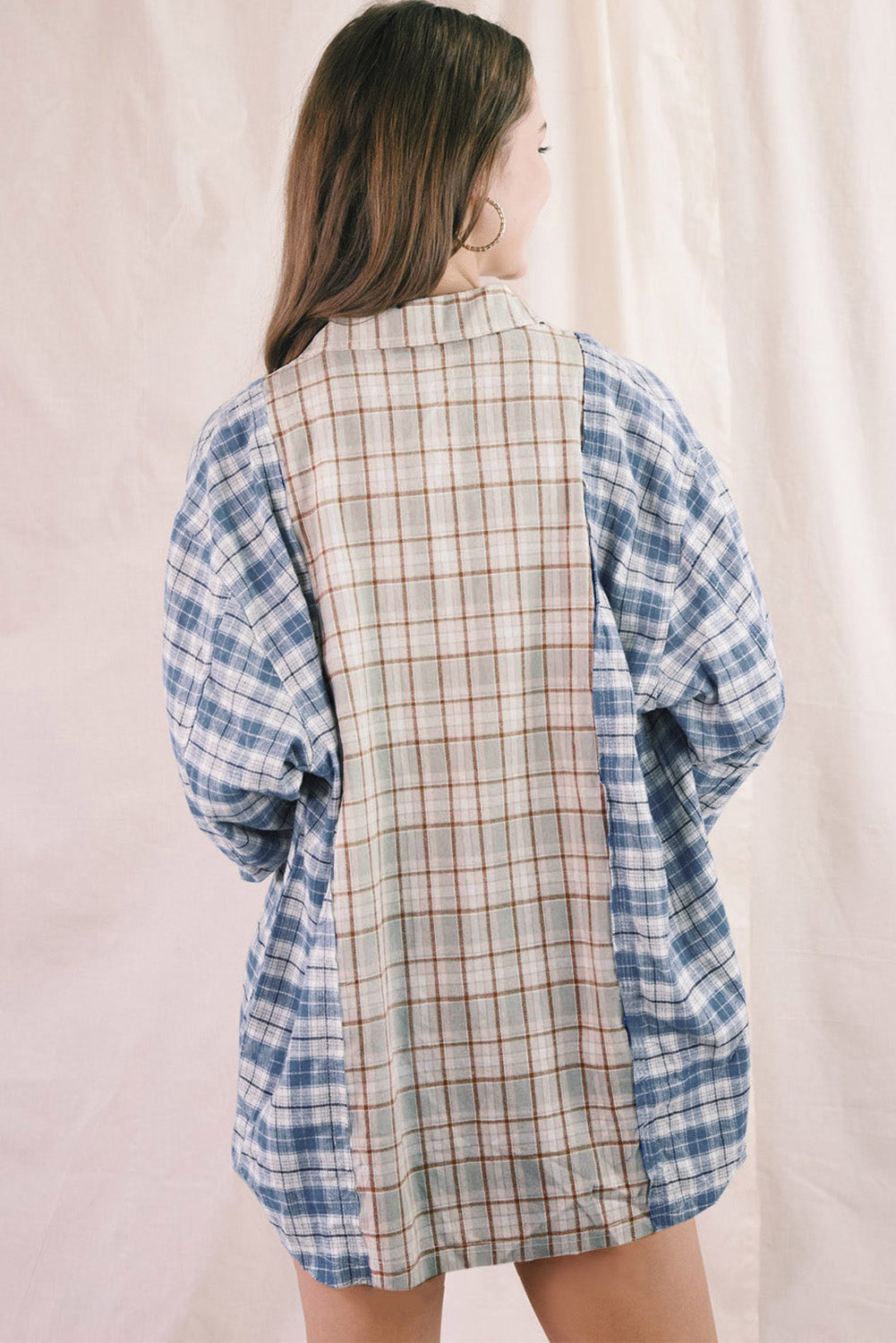 Chemise à manches longues boutonnée à carreaux et blocs de couleurs