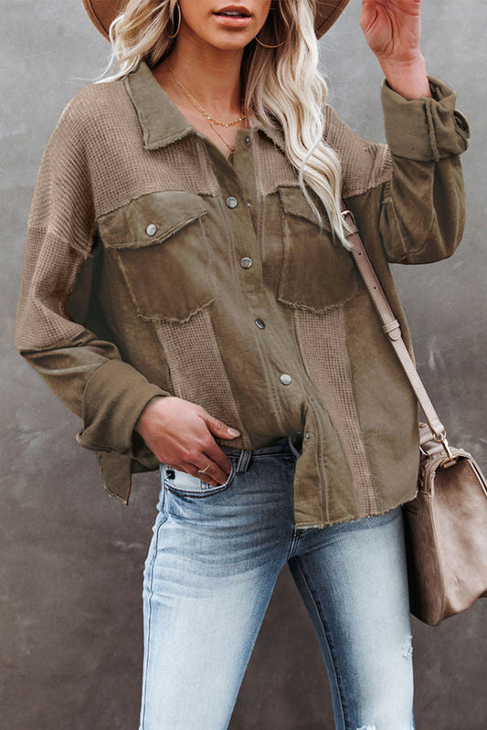 Chaqueta de punto tipo gofre con botones y detalle de costuras rasgadas