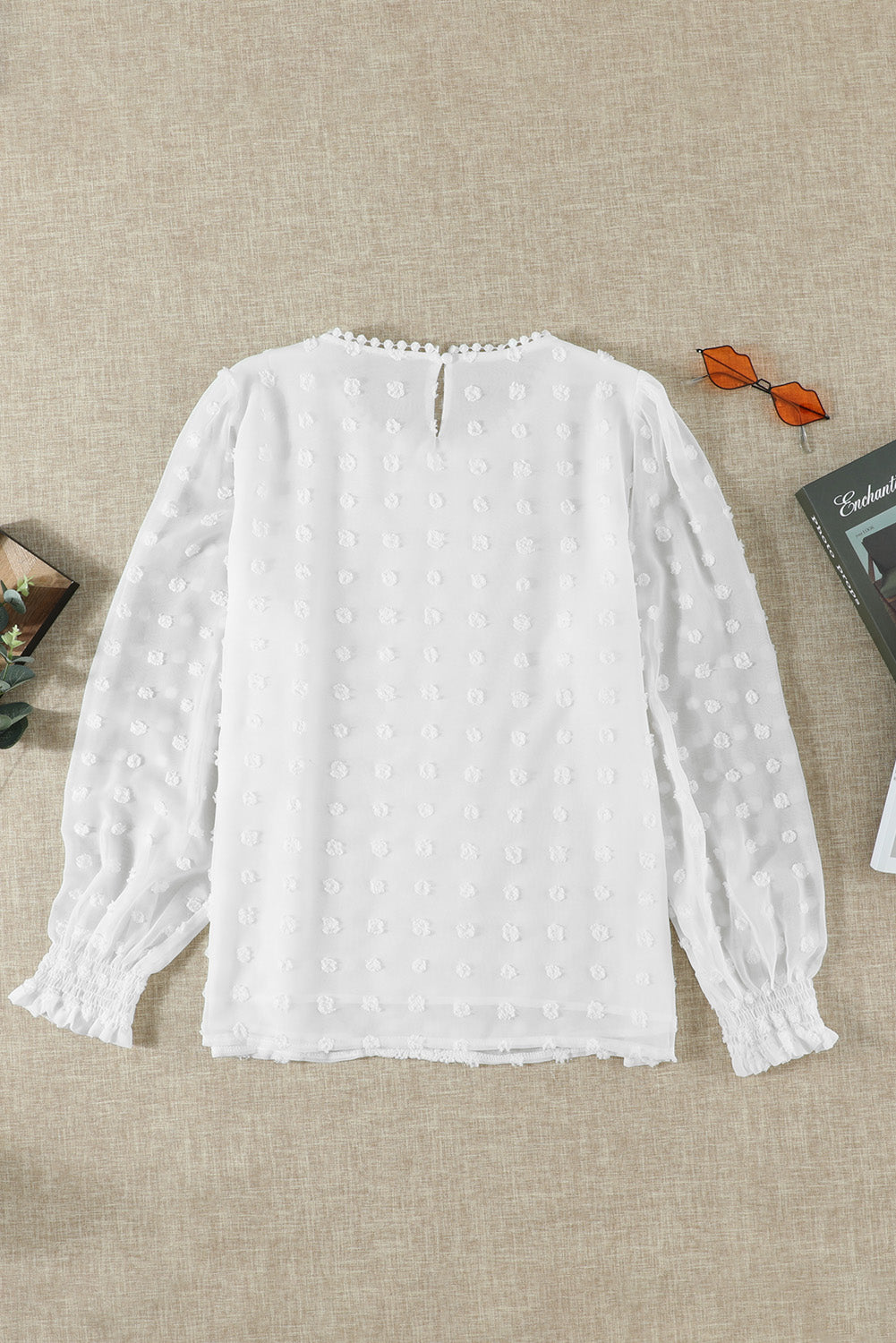 Blusa con manga farol y encaje de lunares