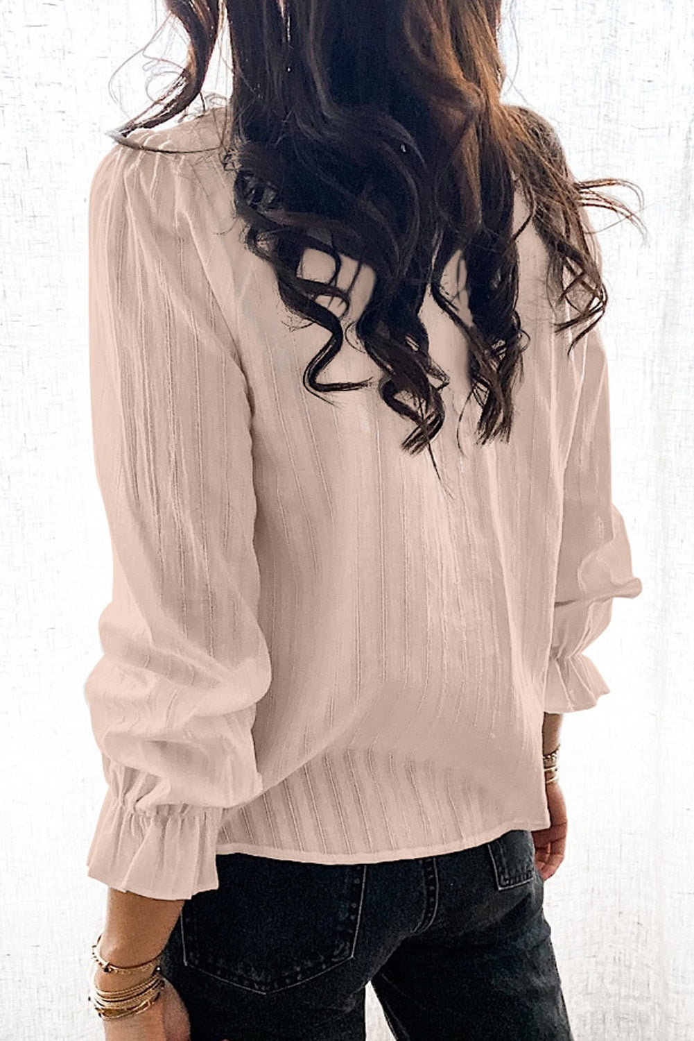 Camisa con volantes y mangas abullonadas