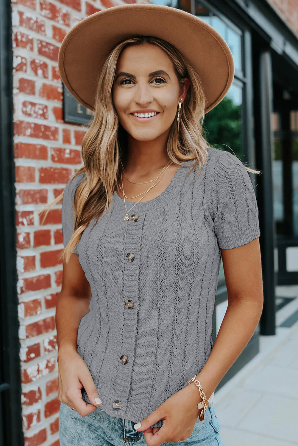 Top caqui de punto de ochos con botones y manga corta